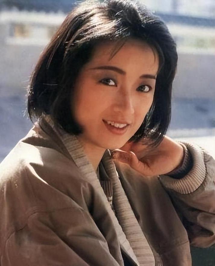 60岁龚慈恩:情断黄日华,两任丈夫"背叛"她,人生依然精彩 龚慈恩,曾经