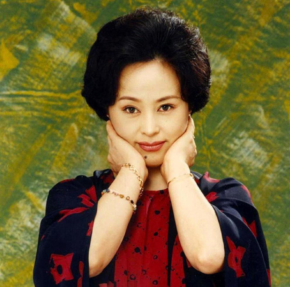 朱明瑛:从歌唱家到女总裁的传奇人生 朱明瑛,这个名字对于许多中国