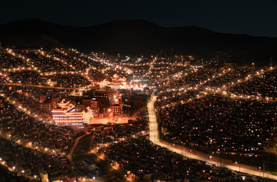 四川璀璨明珠——色达县 四川色达县,这座神秘的小城