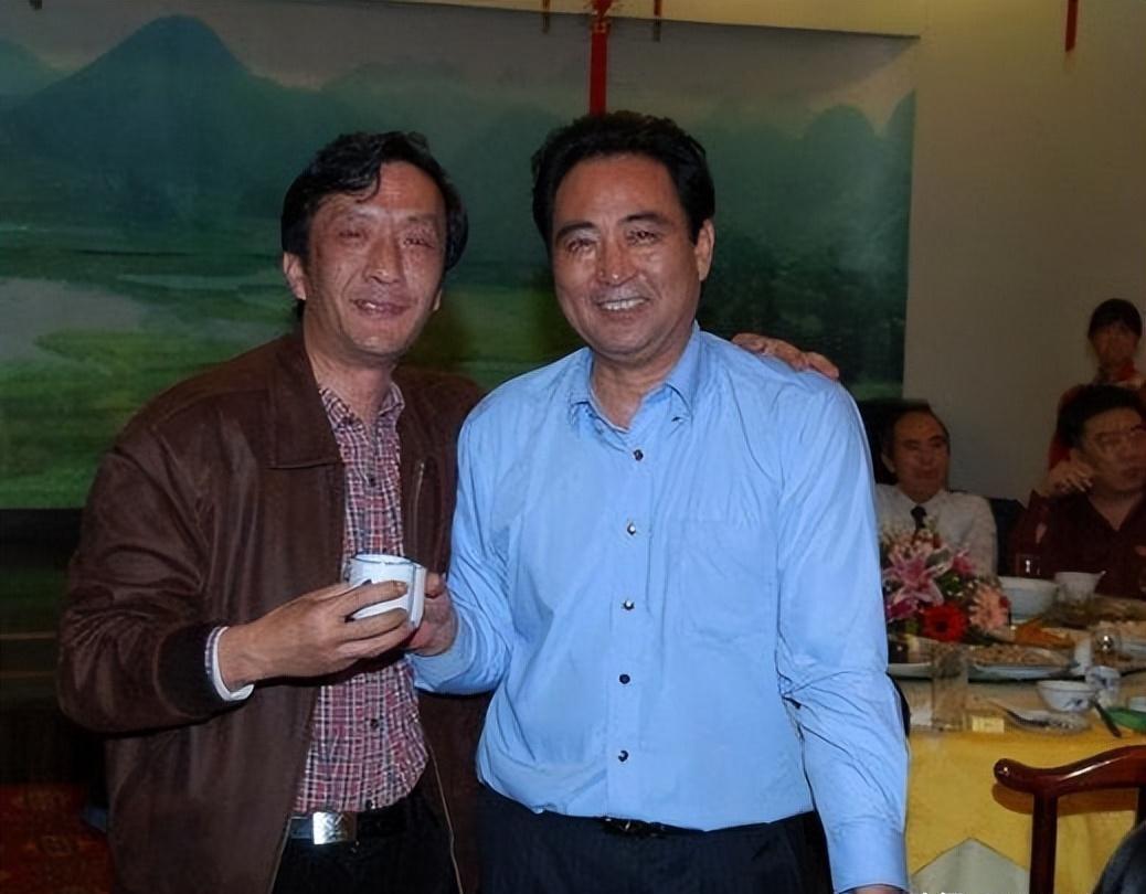 翟乃社:艺术之光背后的家庭纷争 翟乃社,这个名字可能对许多年轻人来