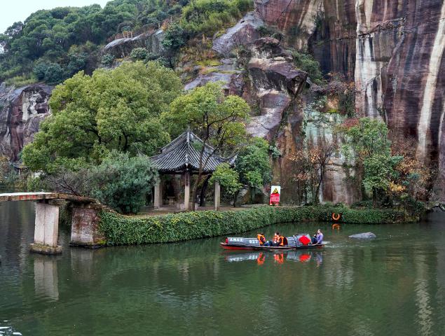 浙江四大名湖之东湖:小巧玲珑,魅力无限 浙江四大名湖之一的东湖,虽然