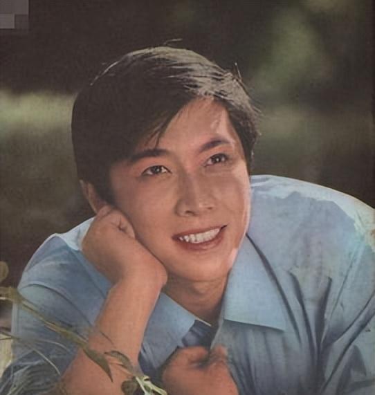 经典角色无数 唐国强,23岁进圈,被称"皇帝专业户",曾经的"奶油小生"