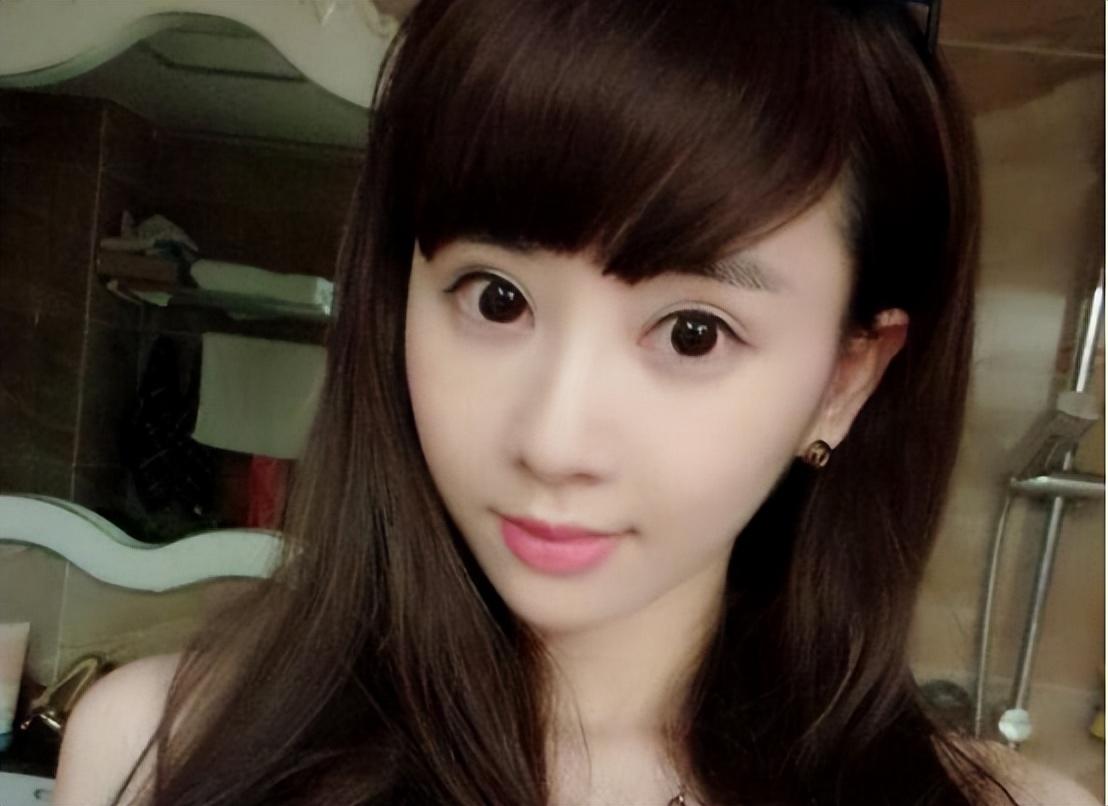 网红鼻祖程琳:非主流时代的流量传奇 在互联网的滚滚洪流中,程琳曾是