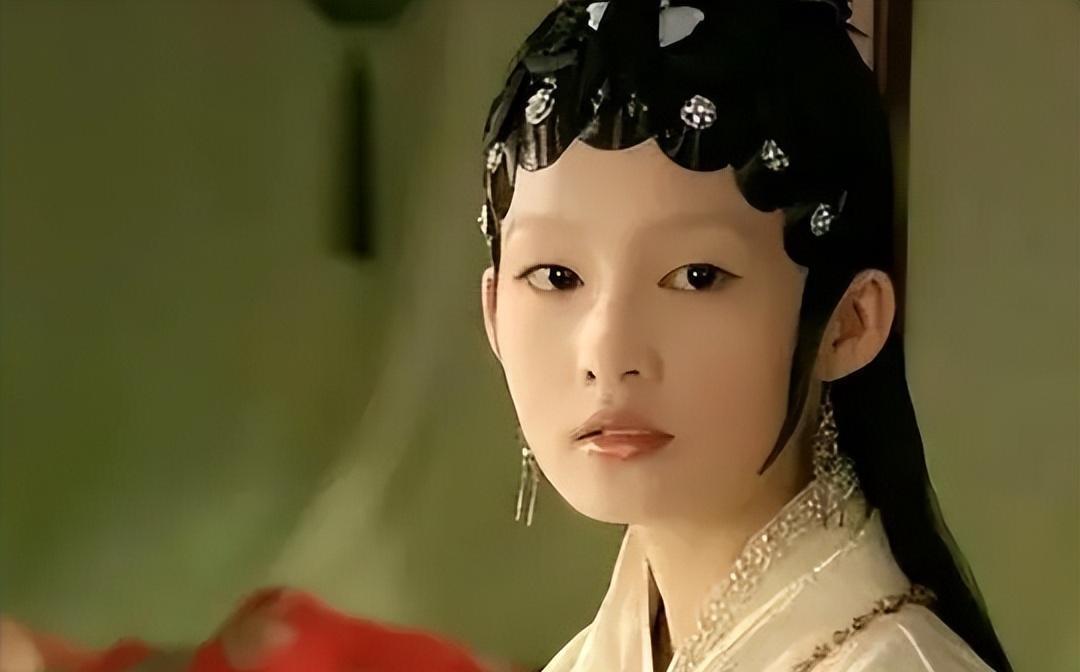 李沁:从昆曲到娱乐圈的华丽转身 李沁,一个从昆曲舞台走进娱乐圈的