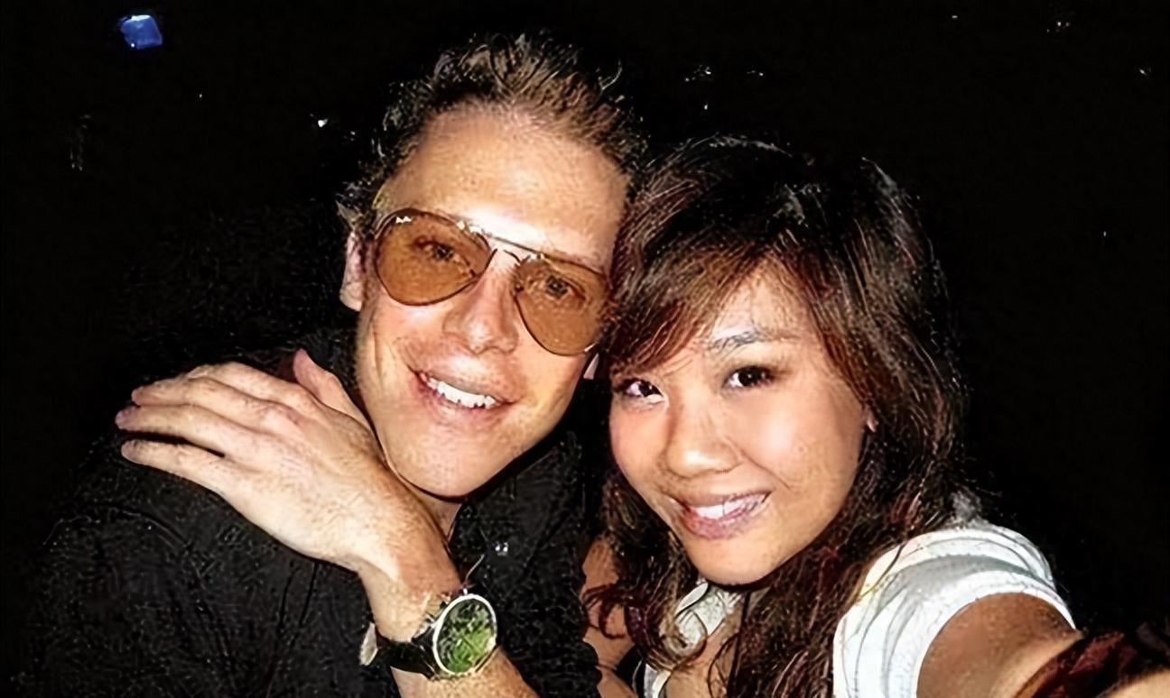 郑欣宜:逆袭人生 郑欣宜,影帝郑少秋和气质女神沈殿霞的女儿,从小生活