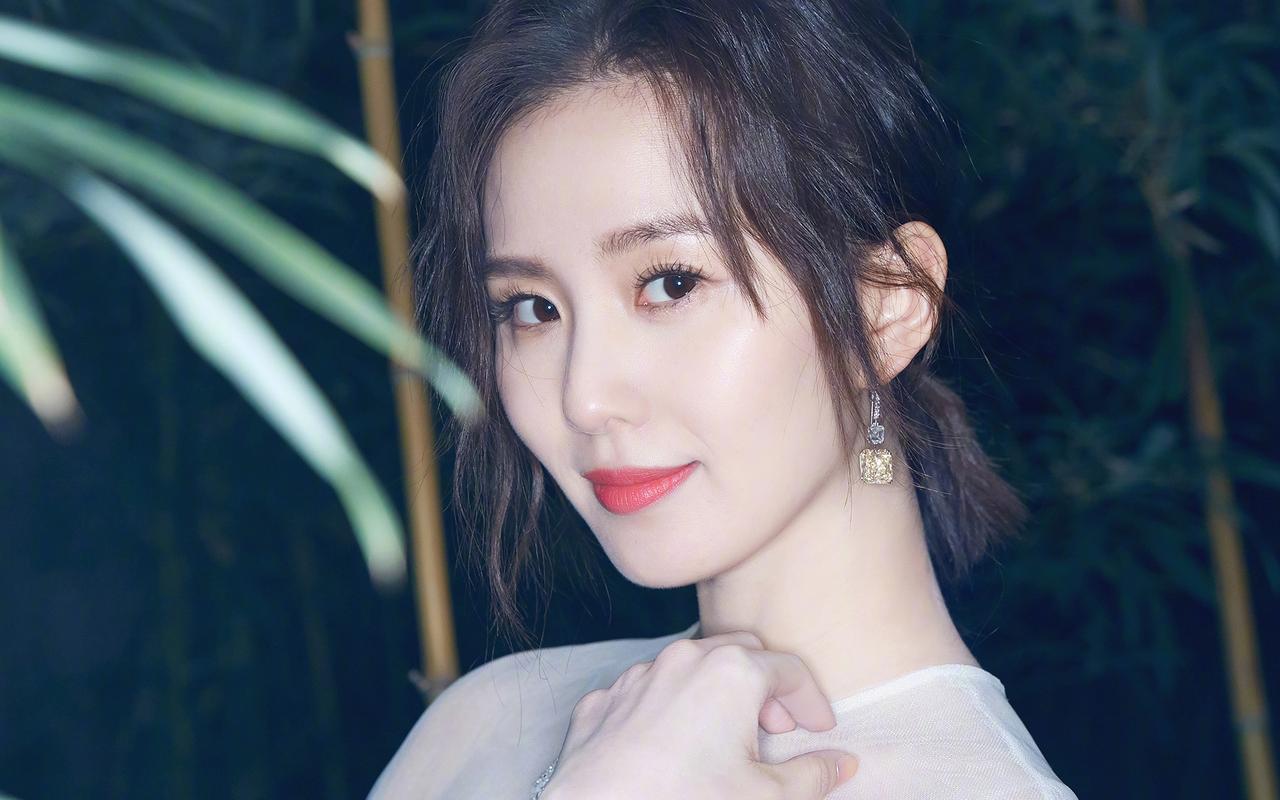 娱乐点评:明星八卦 刘诗诗被网友猜测离婚,魏大勋在电视剧中表现出色