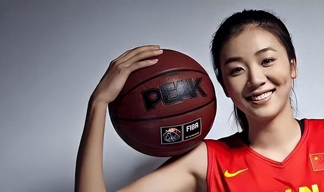 赵爽:篮球之路坎坷不平,但热爱与渴望永不止步 赵爽,中国女篮的耀眼
