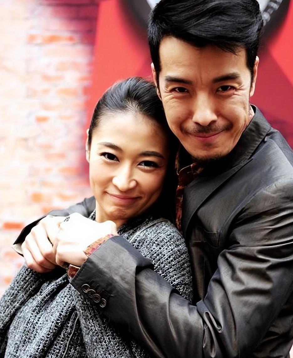 海一天:婚姻故事 海一天是演艺圈的知名演员,参演过多部影视作品,深受