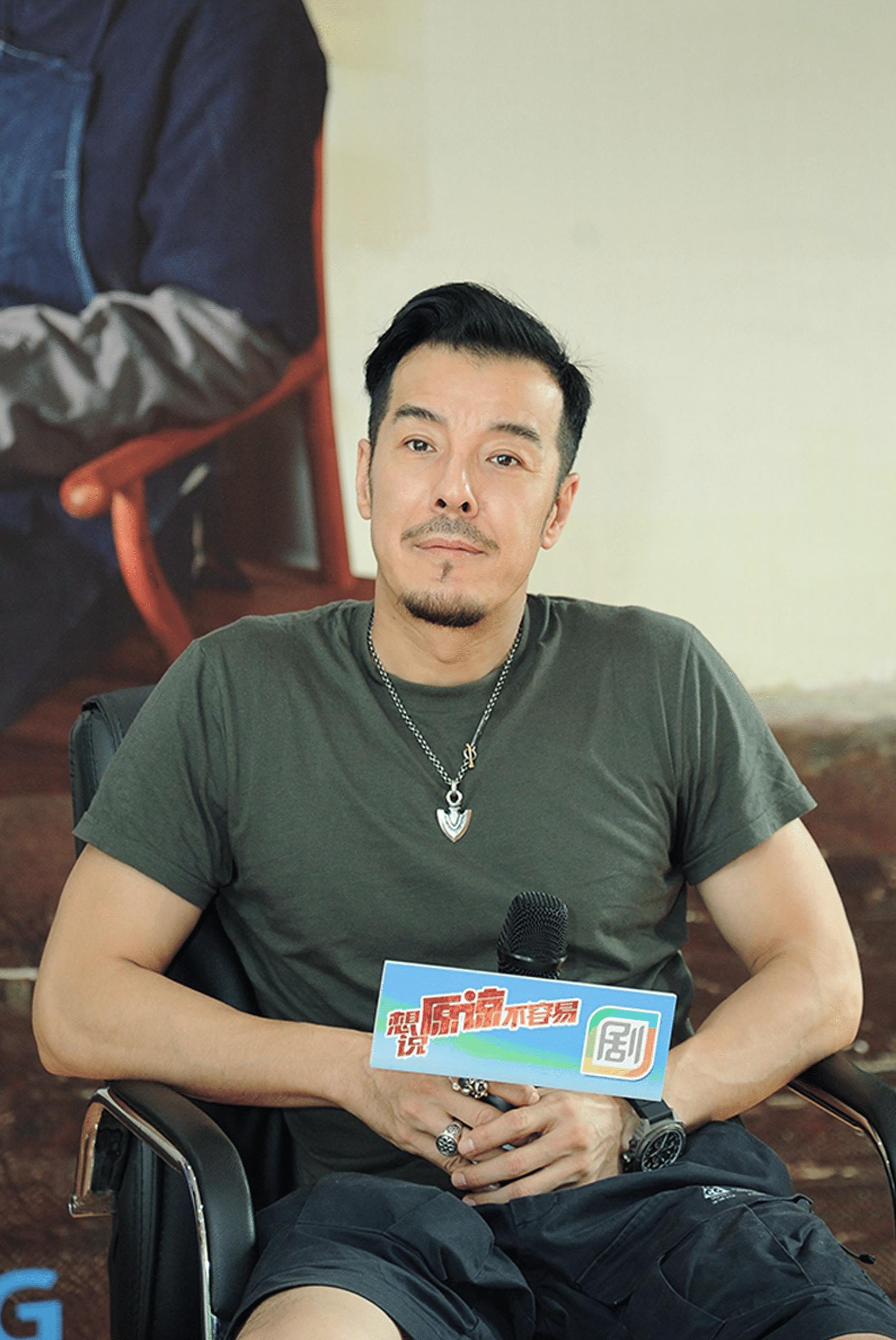 海一天:婚姻故事 海一天是演艺圈的知名演员,参演过