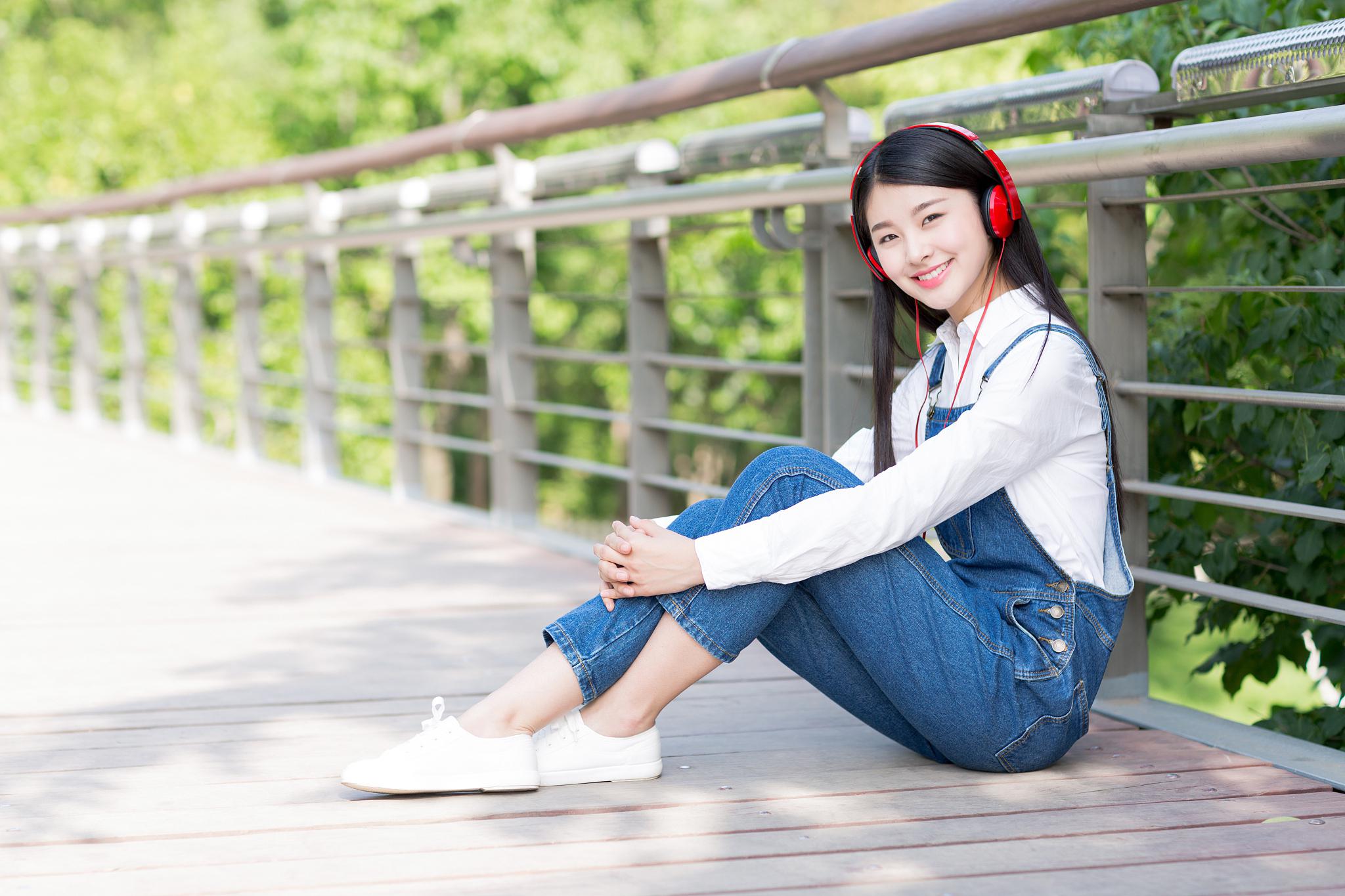 青春期女孩的胸部发育:奇妙的变化 青春期是每个女孩生命中充满奇妙和