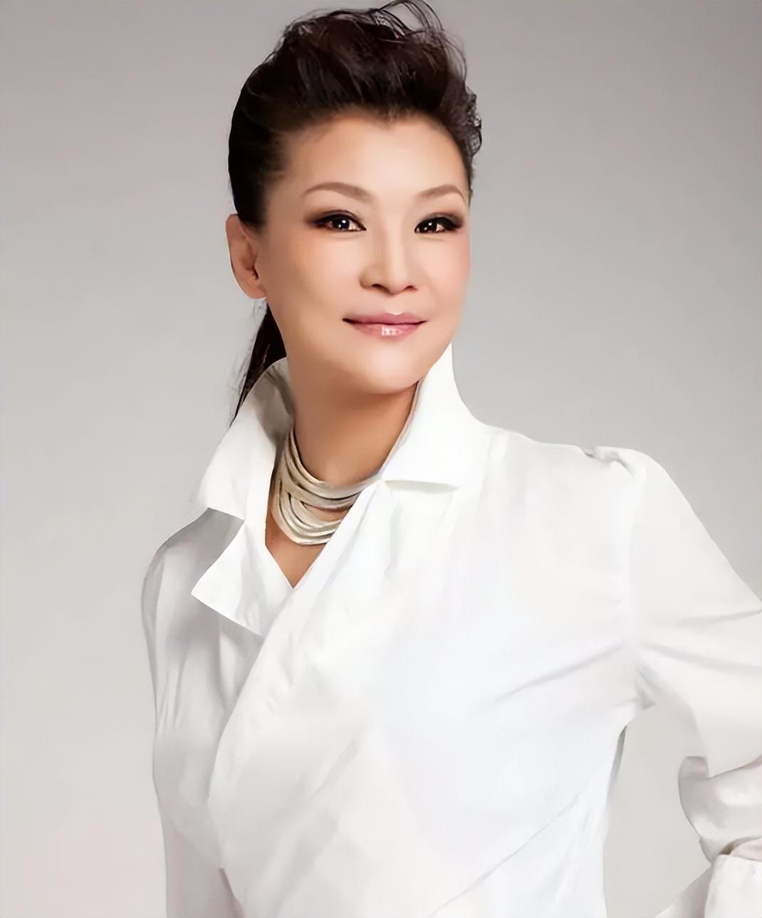 红极一时的范琳琳:歌唱事业与家庭生活的双重挑战 范琳琳,中国歌坛的