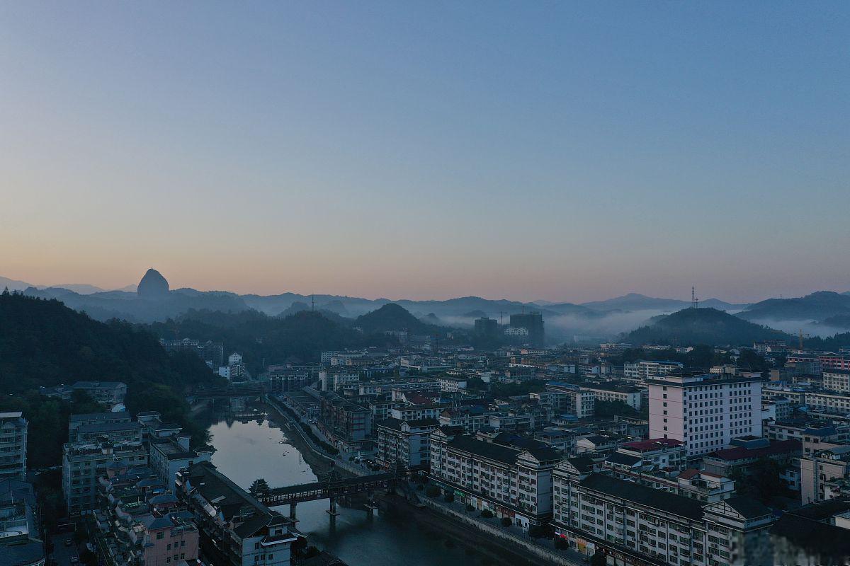 靖安县:与大自然的约会 靖安县,这个坐落在江西中部的小县城,是一个