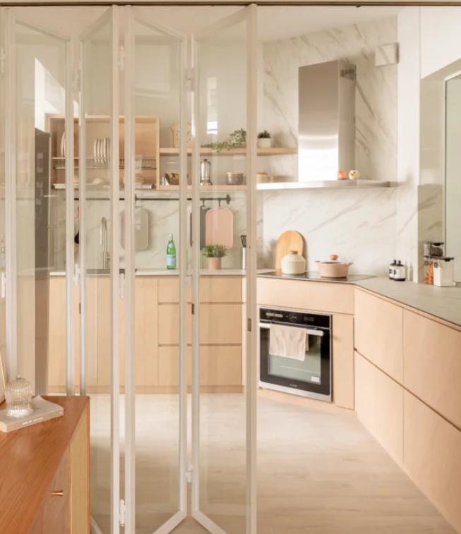 厨房门装修:折叠门是新宠 对于许多小户型房子的业主来说,如何充分
