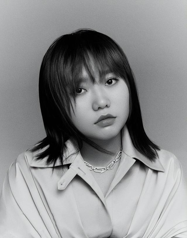 李雪琴:北大才女的喜剧人生与"丧"式快乐 李雪琴,一个被贴上"北大才女