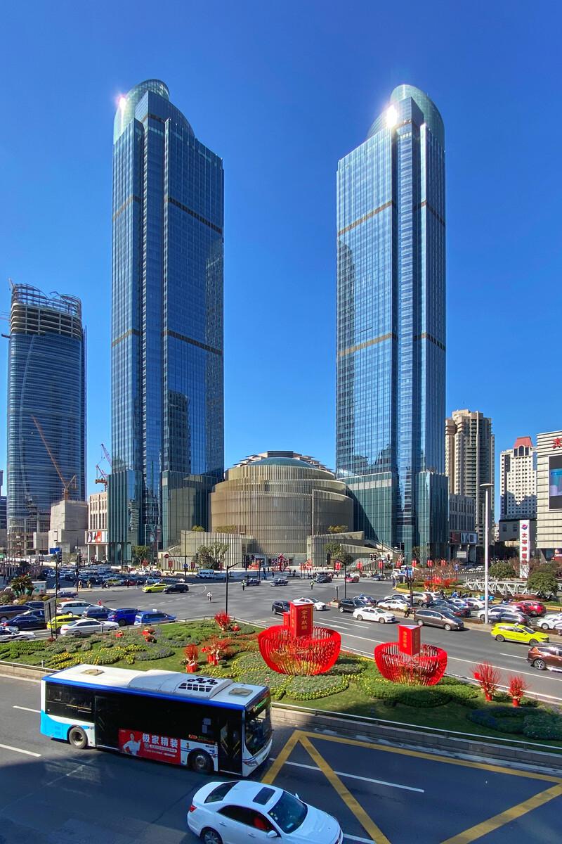 94科技魅力 第一天,我们将带您领略徐家汇商业中心的科技魅力,这里