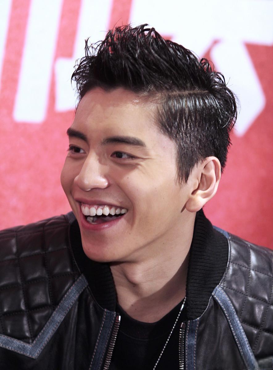 王大陆与女友甜蜜滑冰,粉丝感叹爱情的力量 近日,王大陆与女友在什刹