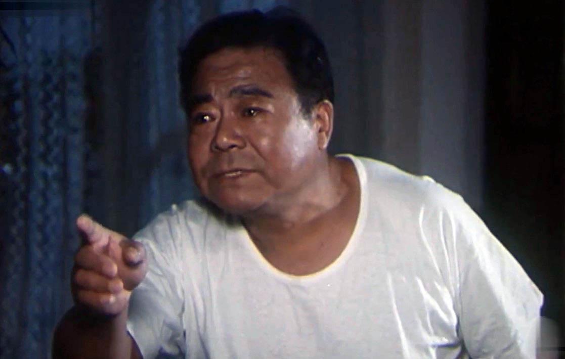 铁牛:从《西游记》弥勒佛到《南征北战》胖战士的传奇人生 铁牛,原名