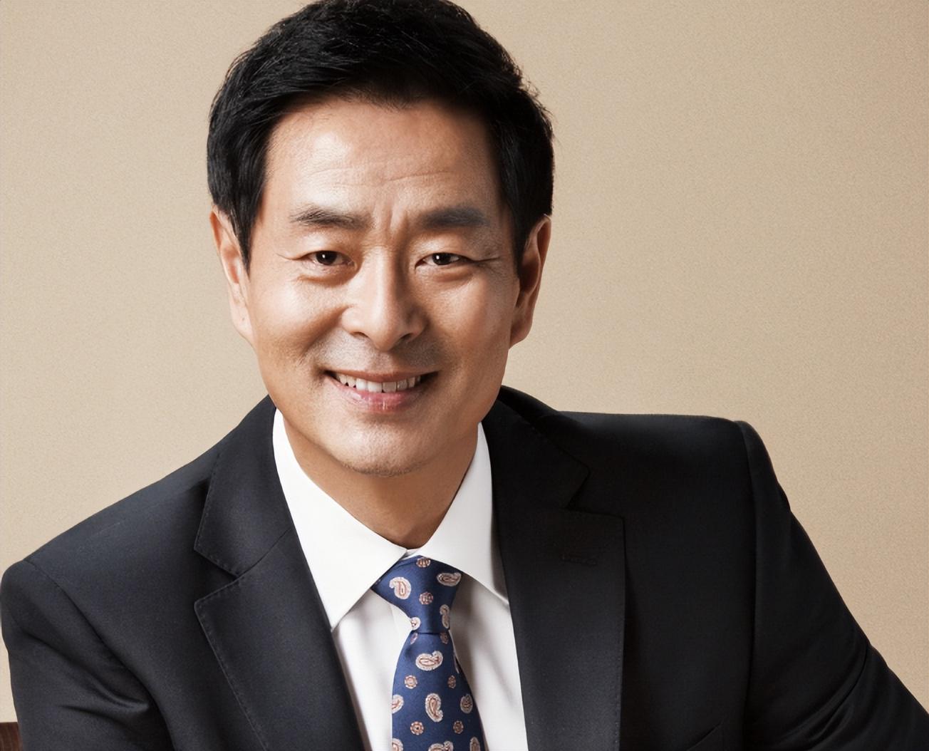 濮存昕:70岁不敢老去,还要照顾老母亲 濮存昕,70岁的话剧演员,从未演