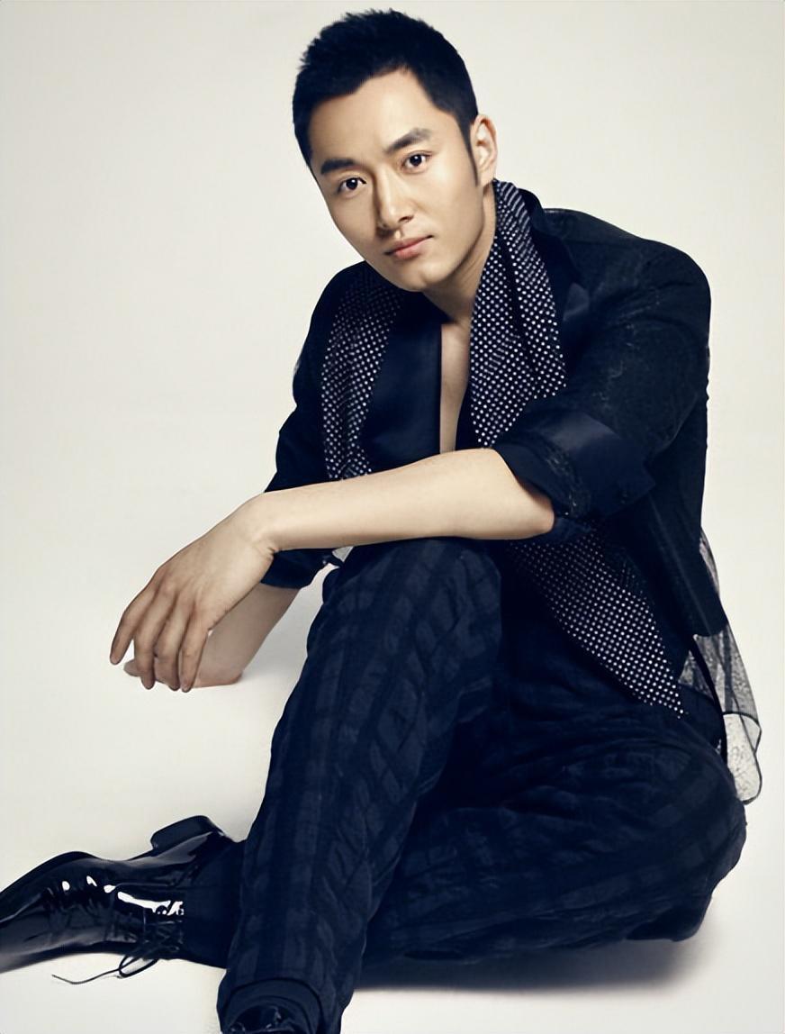 果郡王李东学:娱乐圈外的红得发紫 在娱乐圈中,有些