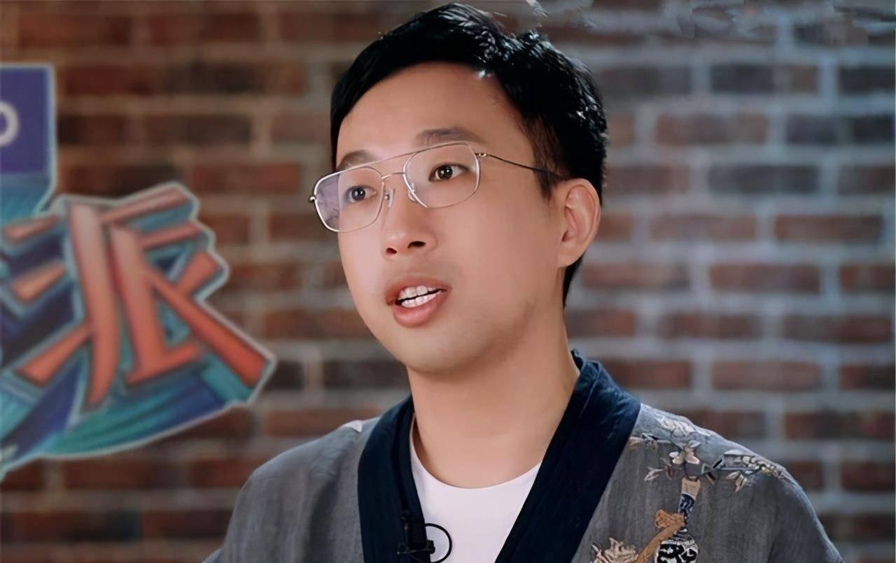 于正新剧:玩"旋转番位" 于正老师官宣新剧的方式,玩了个"旋转番位"