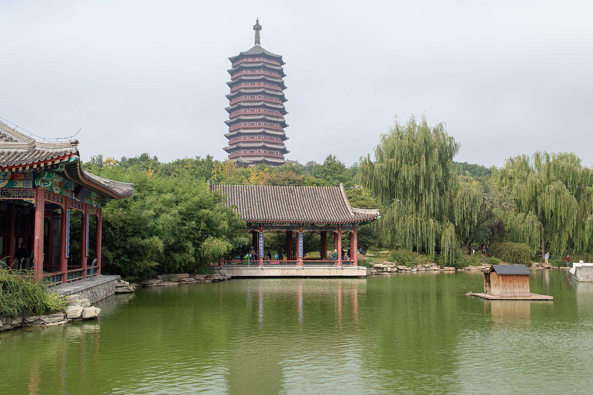 白塔公园:杭州之韵 白塔公园位于杭州市中心,是一处充满历史和故事的