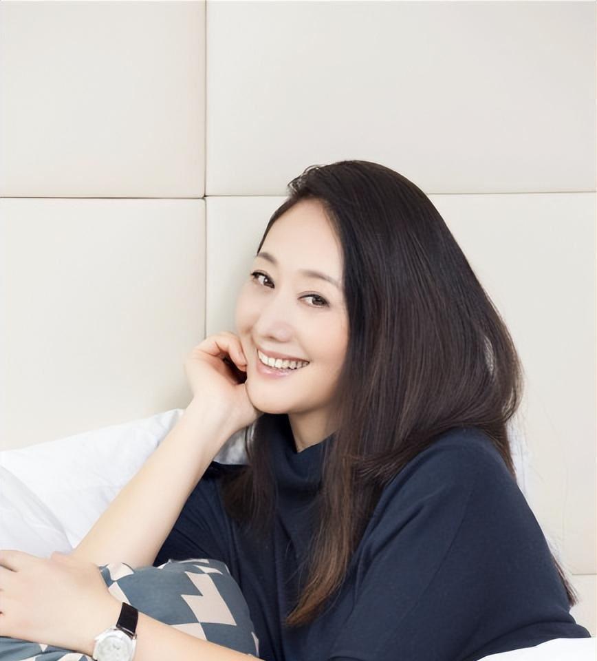 娟子:舞台与生活的精彩人生篇章 娟子,中国铁路文工团的国家一级演员