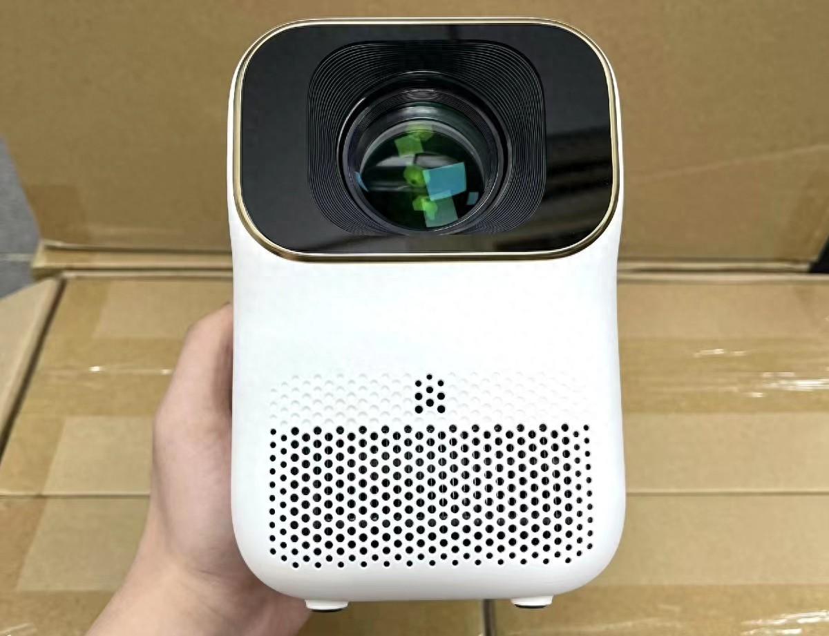 小明q1投影仪:性价比之选 说到微型投影仪,大家首先想到的可能是极米