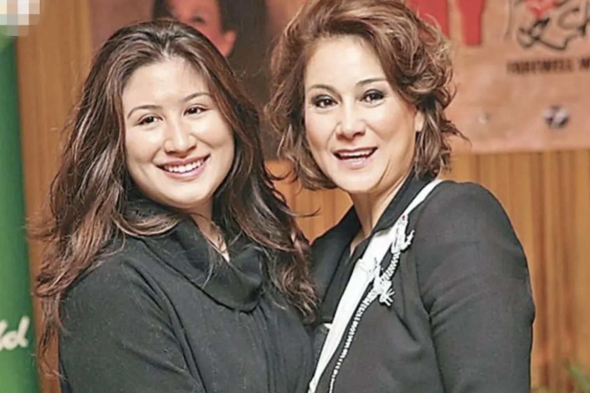 甄妮携女儿回港看张学友演唱会 甄妮携女儿甄家平回到香港,与狄波拉