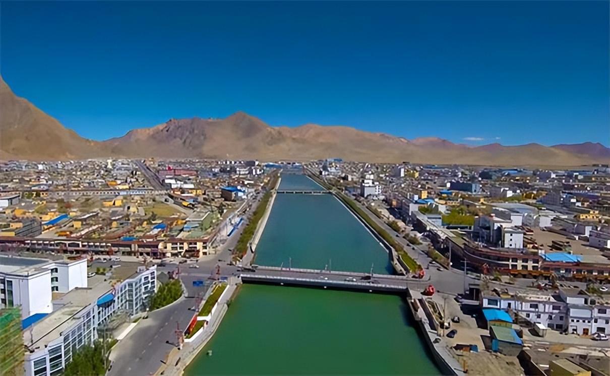 阿里地区的狮泉河镇:一个现代化城市的诞生 阿里地区的狮泉河镇,是一
