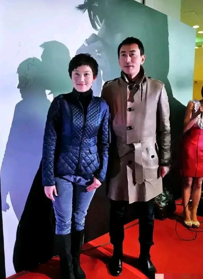 鲁健和郑天亮的故事 鲁健和郑天亮是央视著名的主持人,他们结婚至今