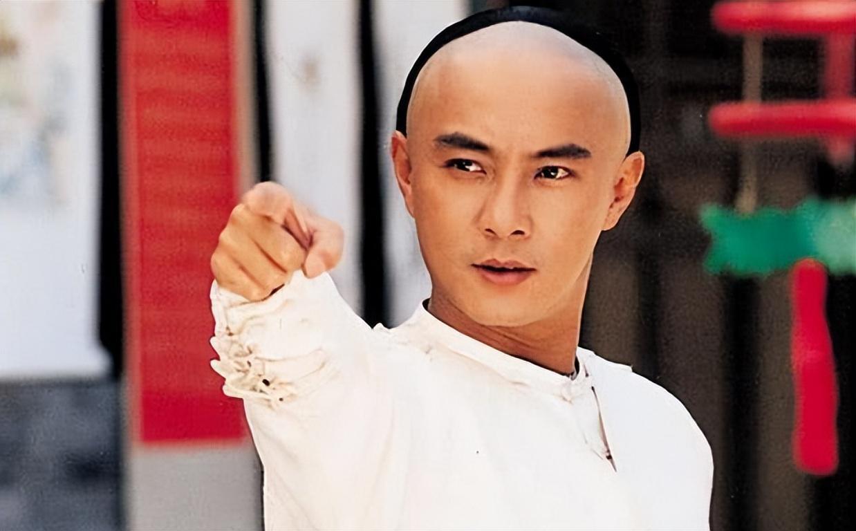 张卫健:从娱乐圈巅峰到家庭幸福的曲折之路 张卫健,一个曾经在娱乐圈