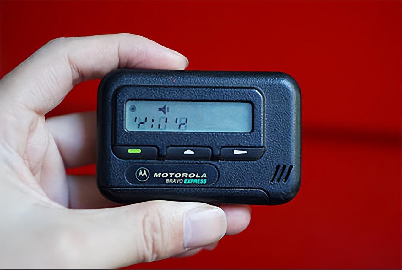 bb机:那个年代的身份象征与珍贵记忆 bb机,那个年代的身份象征,曾经是