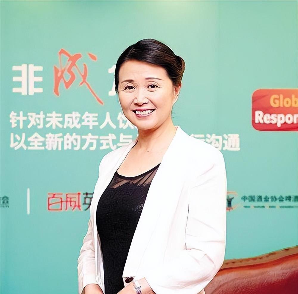 黄菡:跨界才华的耀眼光芒 黄菡,这个名字或许在娱乐圈的光芒下显得有