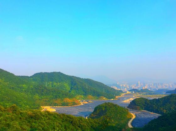 银湖山郊野公园:深圳的天然氧吧 在深圳这座繁华都市中,人们常常渴望