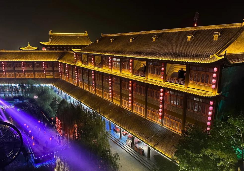 龙凤山古镇:历史与自然完美交融的旅游胜地 龙凤山古镇,这座被低估的