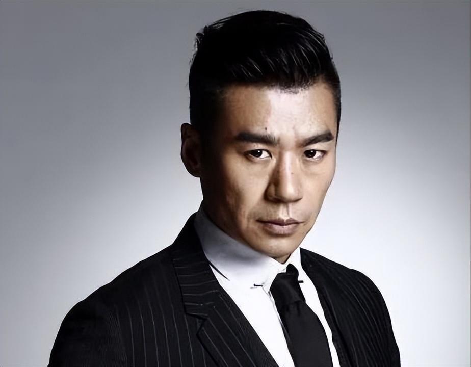 徐佳:我是特种兵爆火,第4任女友仍是谜 徐佳凭借《我是特种兵》系列