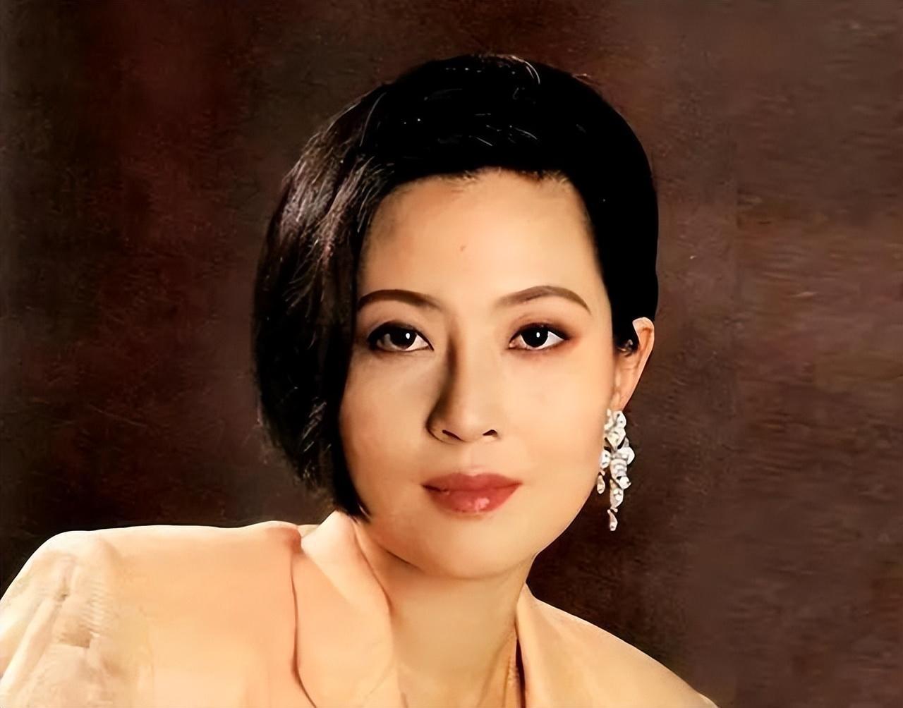 傅丽莉与孙淳:丁克夫妻的36年相濡以沫 傅丽莉,一位才华横溢的演员,与