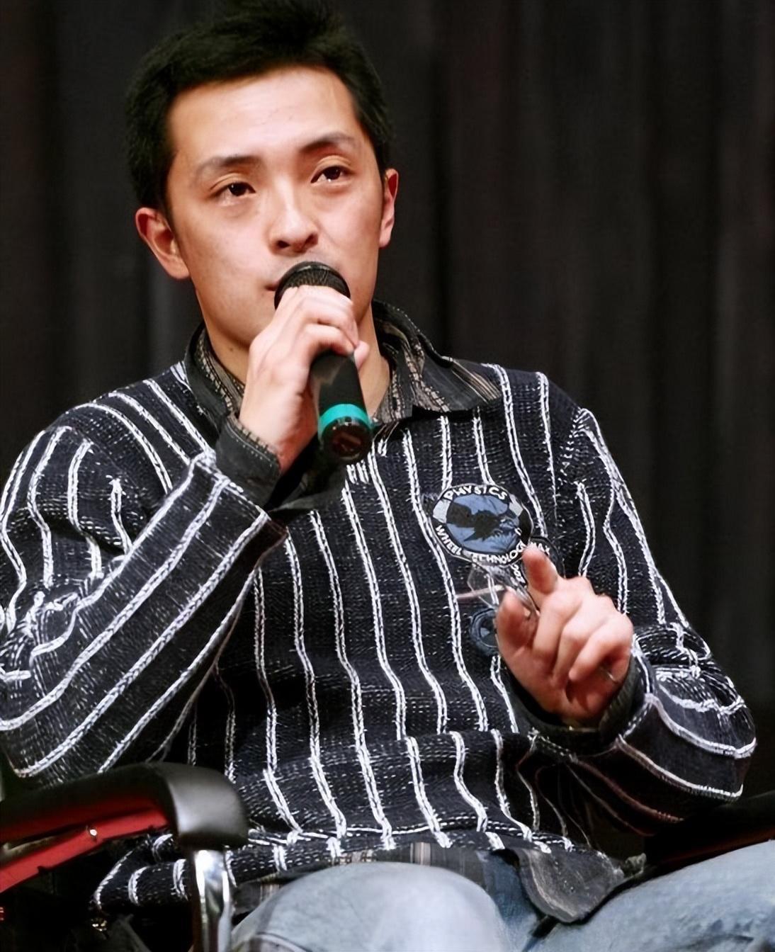 坚守艺术之路:富大龙为年轻演员树立的榜样 在当今娱乐圈,综艺节目和