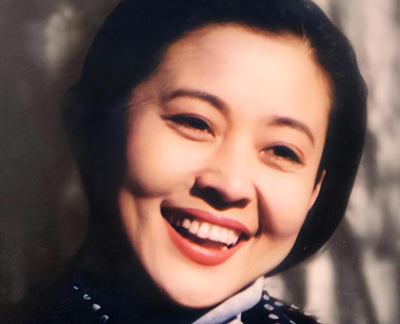 倪萍:八年感情被陈凯歌背叛 倪萍,一个寒冷的冬日呱呱坠地,经历了家庭
