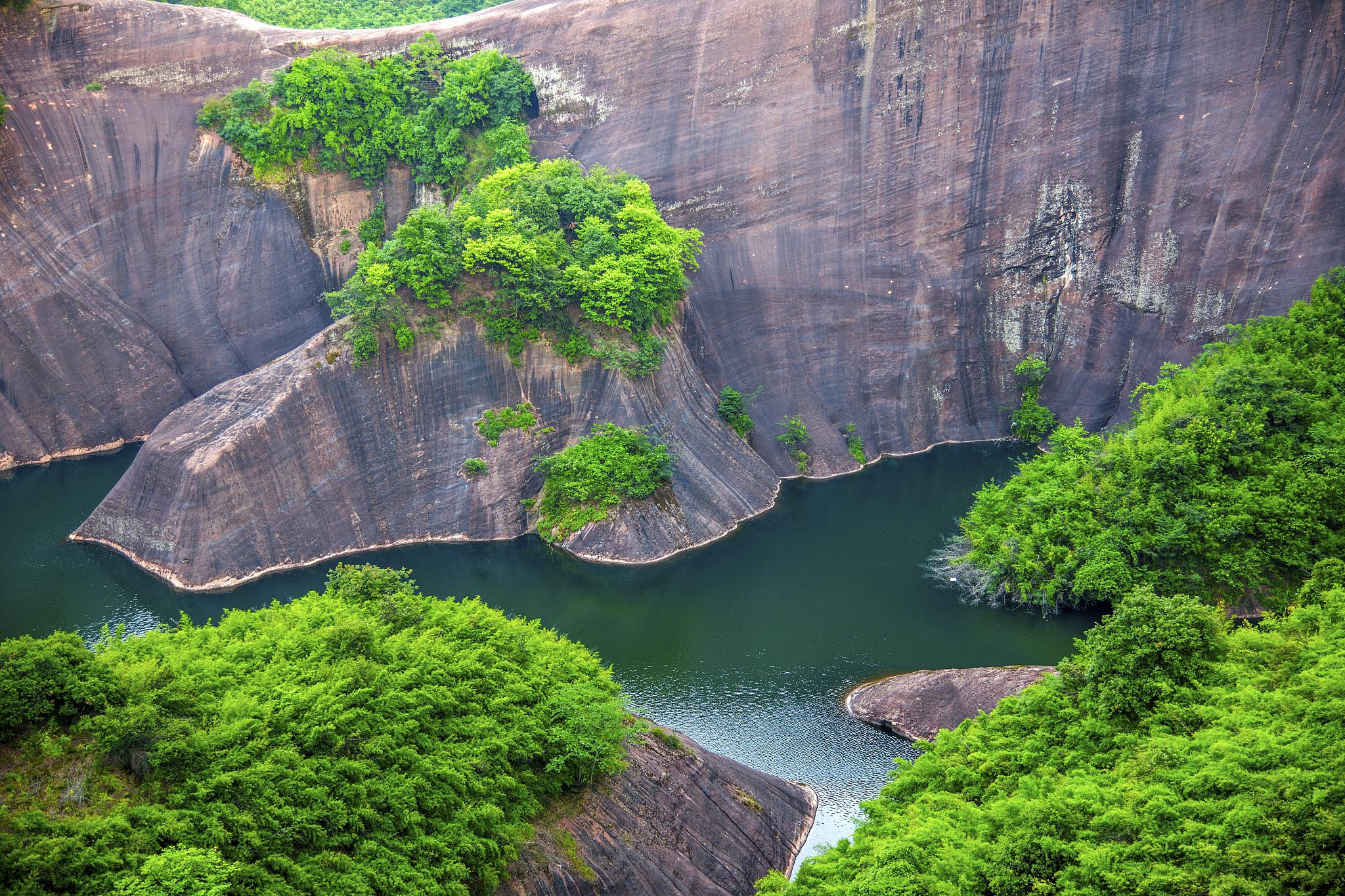 高椅岭风景区:湖南深处的自然秘境 高椅岭风景区位于湖南郴州市苏仙区