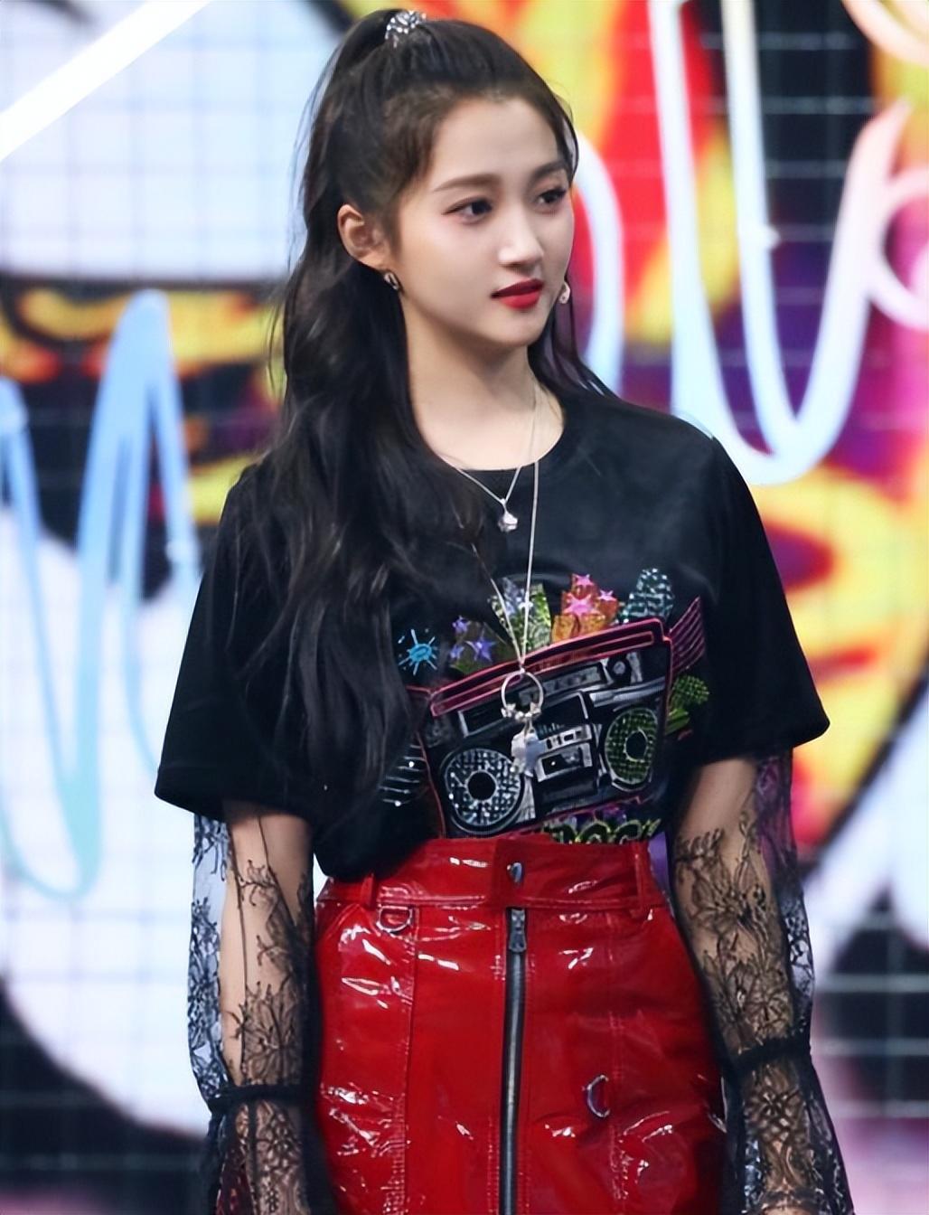 关晓彤:白玉兰最佳女配背后的努力与挑战 关晓彤,19岁获得白玉兰最佳