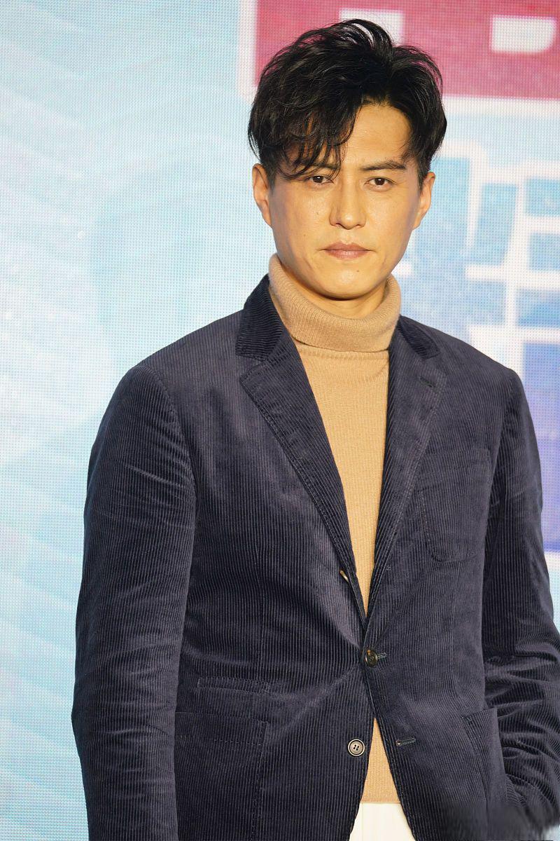 靳东:从银幕到生活的全方位魅力男神 靳东,中国演艺圈的璀璨之星,以其