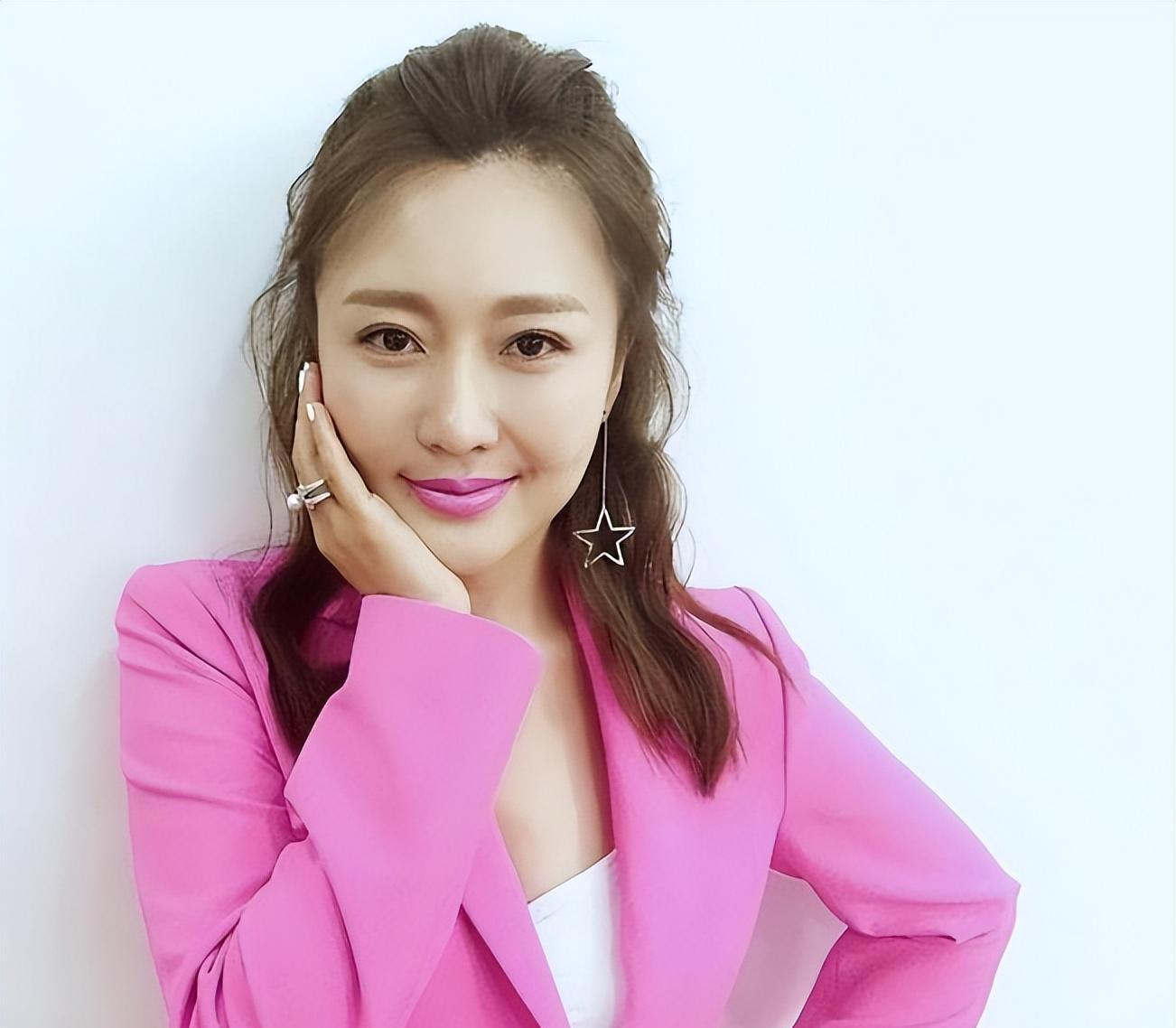 与女儿潘阳:娱乐圈的父爱与幸福 潘长江,一位备受尊敬的喜剧演员,他在