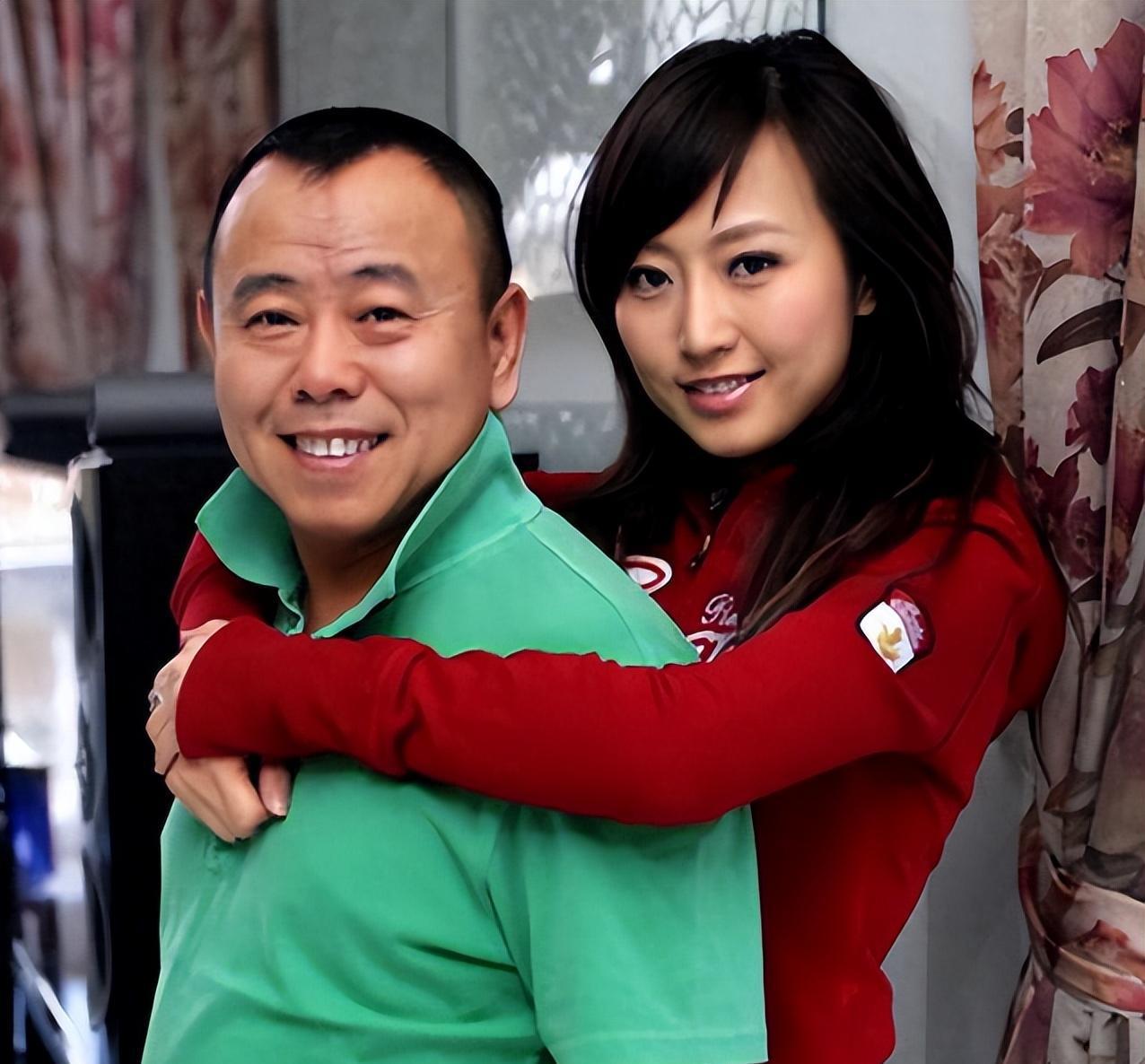 潘长江与女儿潘阳:娱乐圈的父爱与幸福 潘长江,一位备受尊敬的喜剧