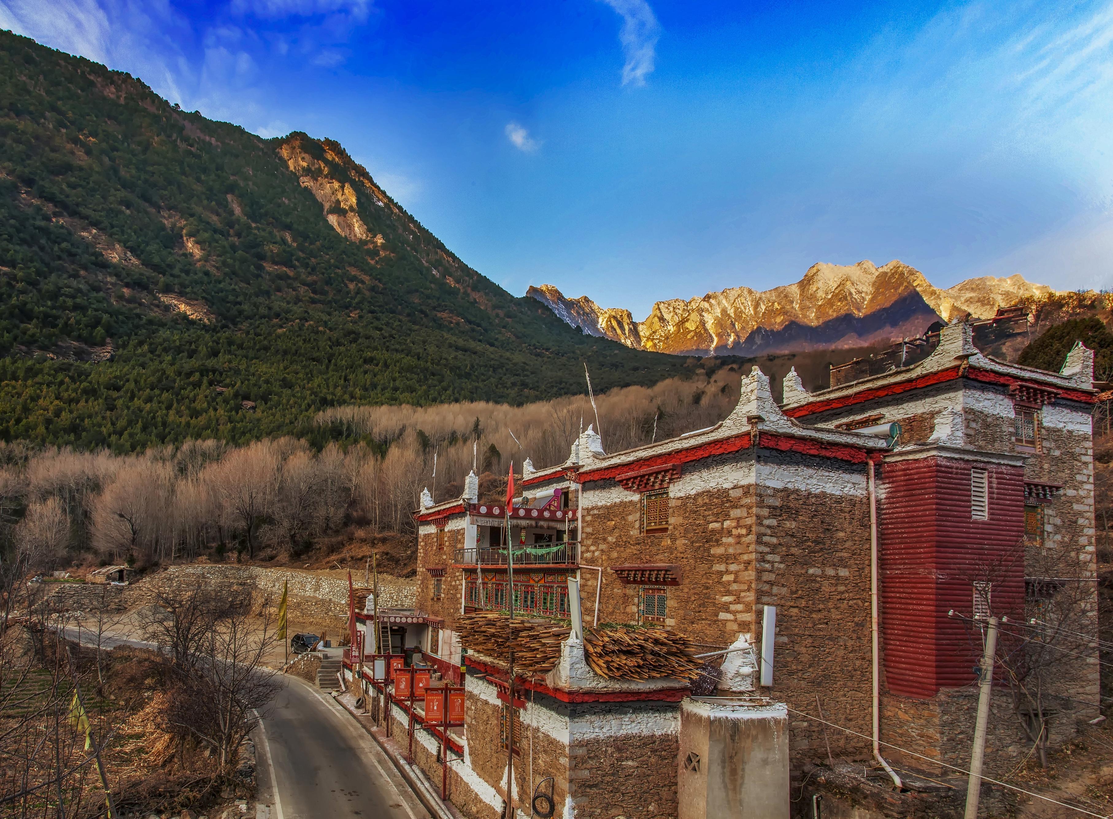 时光守护的净土 探访深藏于四川山水间的古老村落——甲居藏寨,这里是