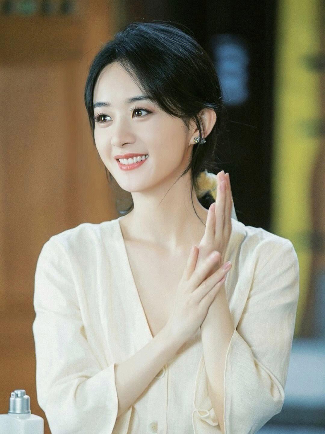 由赵德胤执导,赵丽颖,辛芷蕾领衔主演,汇聚了优秀的导演,编剧和演员