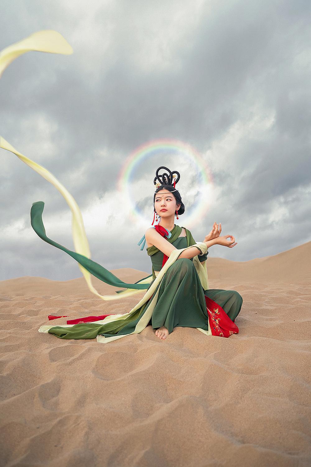 敦煌女神赵露思:真实与虚假的对比 赵露思在敦煌的动人姿态引起了公众