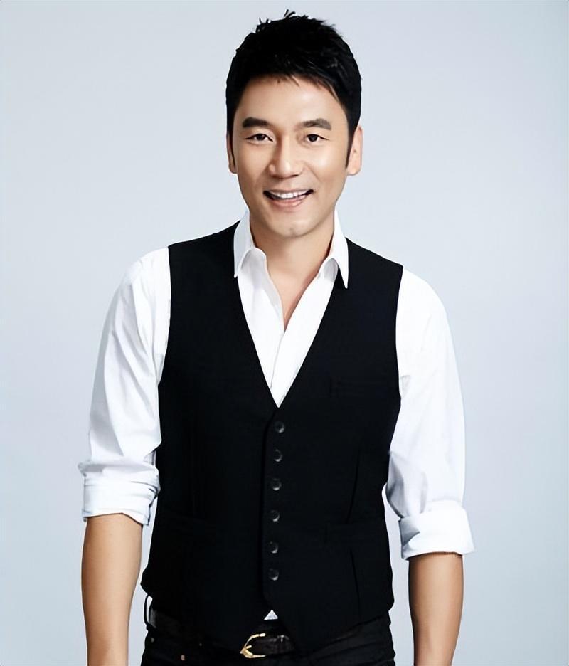 林依轮:内娱隐形富豪 林依轮,曾是一名厨师,后来成为了一名歌手,现在