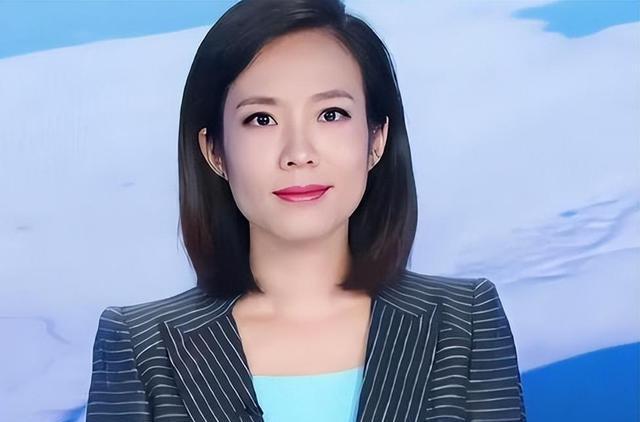 央视美女主播宝晓峰:事业辉煌与未婚之路 45岁的宝晓峰,央视知名女