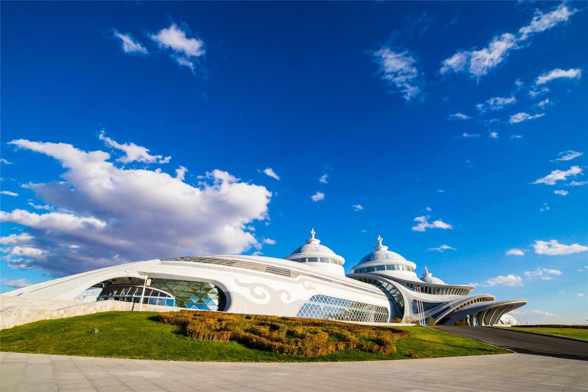 呼和浩特市:草原之城的不朽传奇 呼和浩特市,作为草原之城的代表,见证